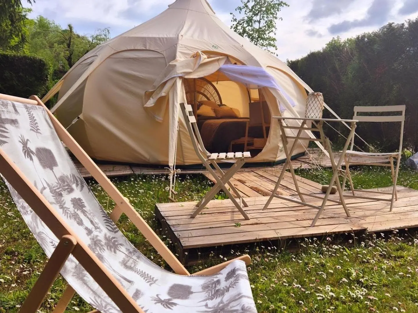 Camping Les Bords De Lyonne Сен-Жан-ан-Руаян